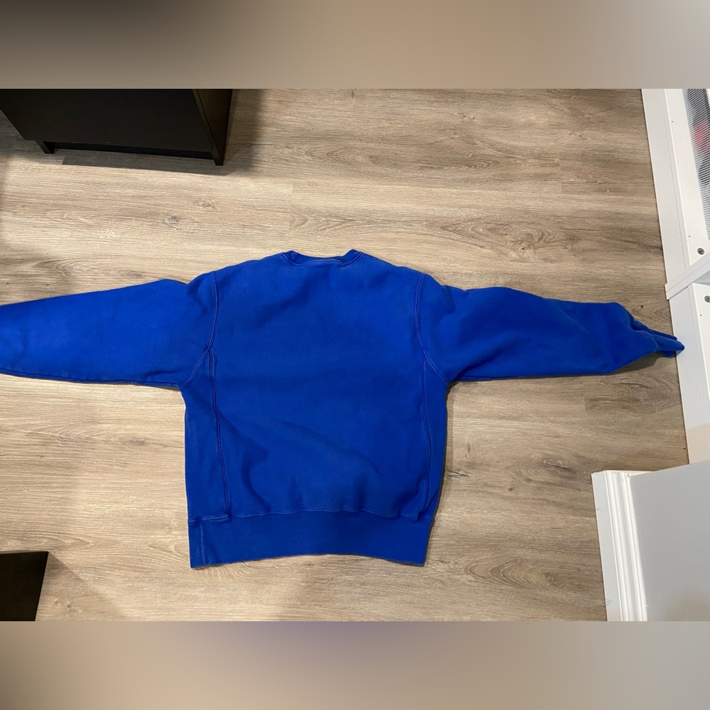 Blue Champion crew neck, size medium - Picture 2 of 2
